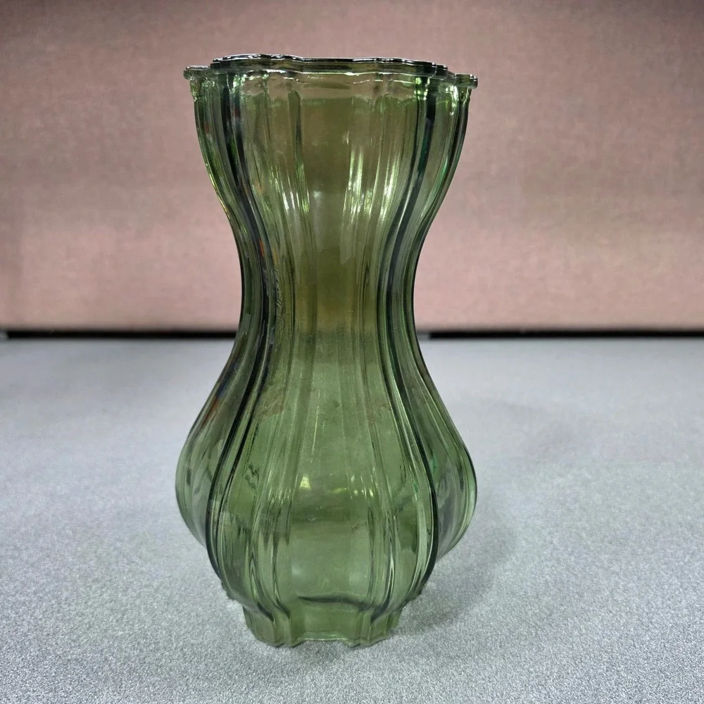 Glass Bud Vase‎ Green Excellent Ribbed Scalloped Vintage